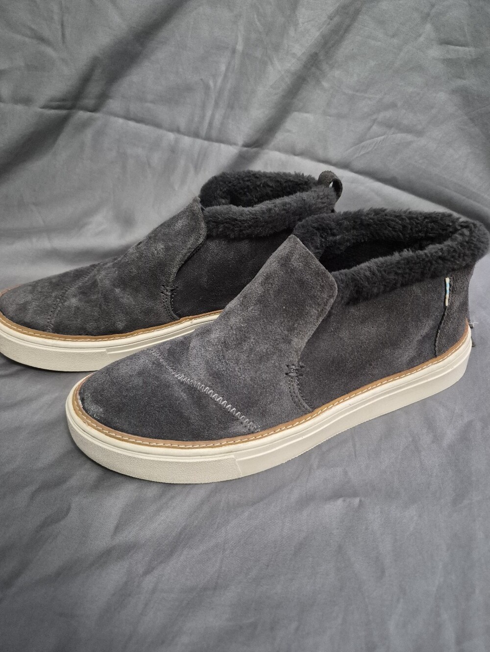Tom's Paxton Suede Slip On Faux Fur Lined Dark Grey Sneakers Women 6 Cozy